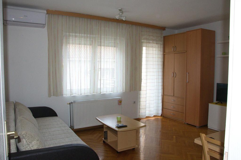 Studio Apartment In Novi Sad Center Eksteriør billede